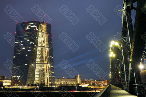 调查显示：由于欧元区经济动荡 欧洲央行10月和12月将分别降息25个基点