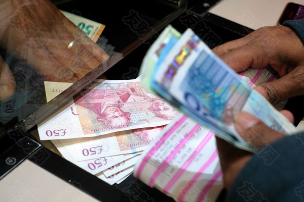 英镑跳涨 因交易员预计英国央行明年之前不会再降息